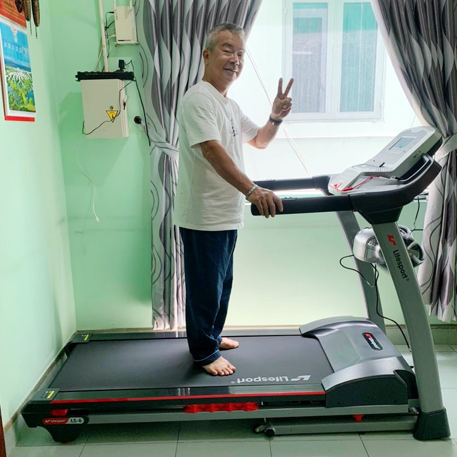 Máy chạy bộ Lifesport LS-6 tại nhà chú Dương ở Hồ Chí Minh
