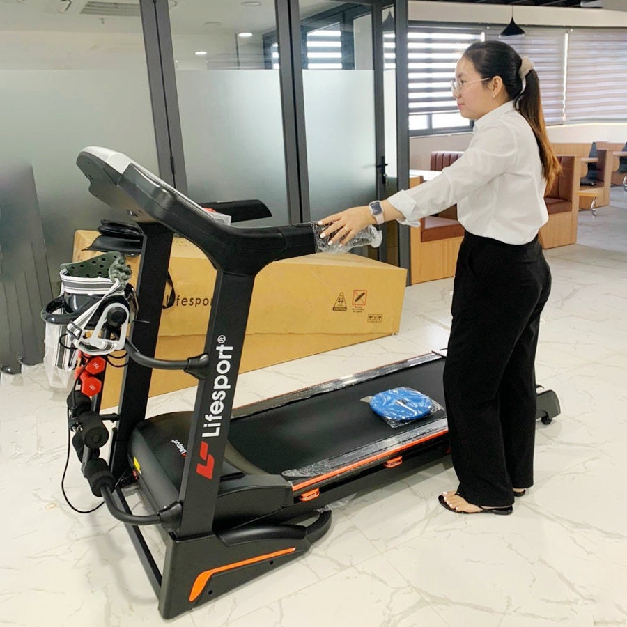 Giao máy chạy bộ Lifesport LS-8 tại TP Hồ Chí Minh