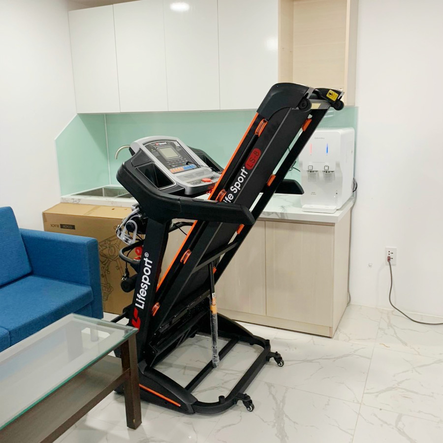 Máy chạy bộ Lifesport LS-8 có khả năng gấp gọn, tiết kiệm diện tích