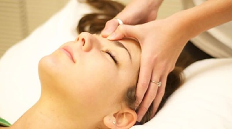 cách massage mũi trị viêm xoang