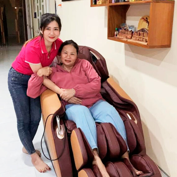 cô Na mua ghế massage LS-299