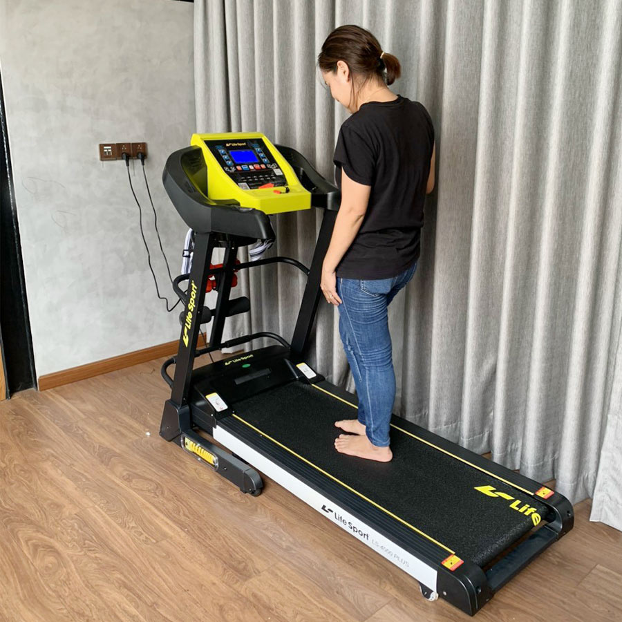 Máy chạy bộ Lifesport LS-4000 với màn hình LCD hiển thị đầy đủ thông tin